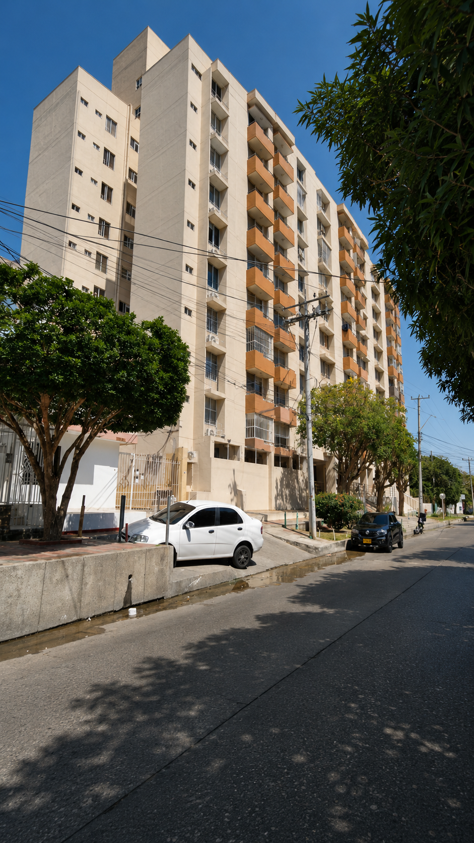 Exterior 3